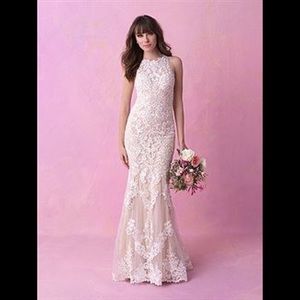 Allure romance lace wedding dress never worn